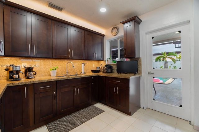 6320 E 4th Avenue, Hialeah, FL 33013