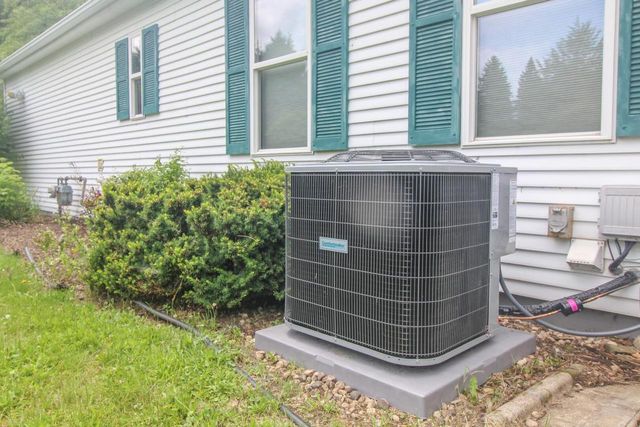 W8919 Ripley ROAD, Cambridge, WI 53523
