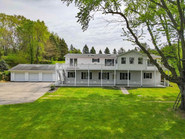 W8919 Ripley ROAD, Cambridge, WI 53523