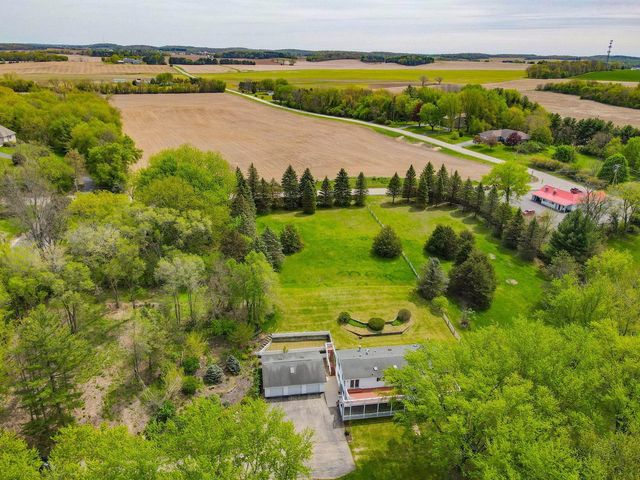 W8919 Ripley ROAD, Cambridge, WI 53523