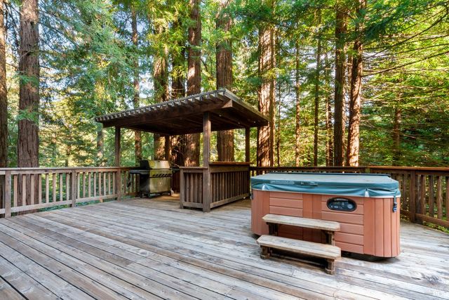 2081 Joy Rd, Occidental, CA 95465