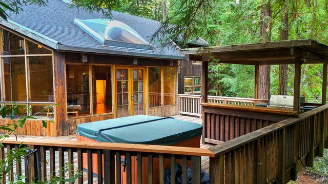 2081 Joy Rd, Occidental, CA 95465