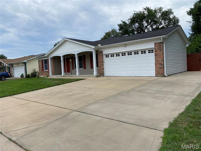 28 Countrywood Drive, St Peters, MO 63376