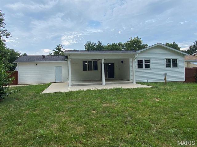 28 Countrywood Drive, St Peters, MO 63376