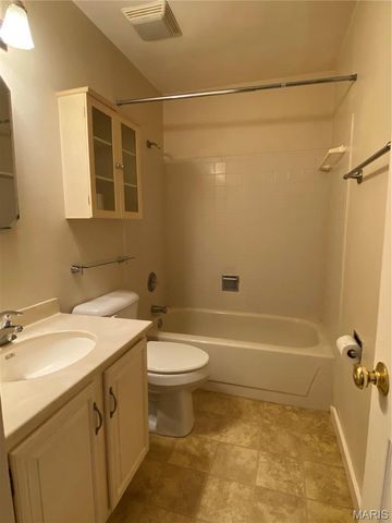 28 Countrywood Drive, St Peters, MO 63376