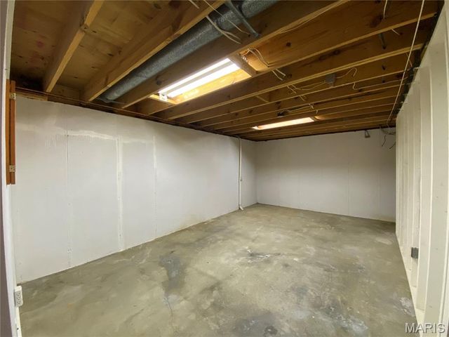 28 Countrywood Drive, St Peters, MO 63376