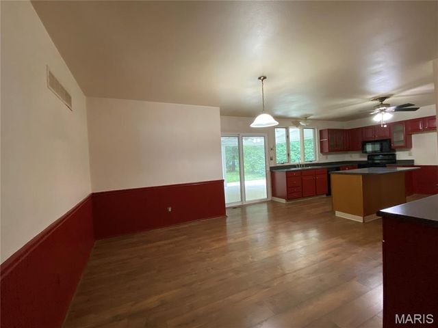 28 Countrywood Drive, St Peters, MO 63376