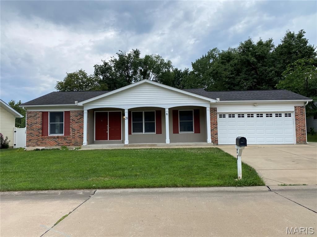 28 Countrywood Drive, St Peters, MO 63376