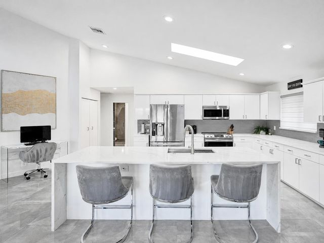 10875 Boca Woods Lane, Boca Raton, FL 33428
