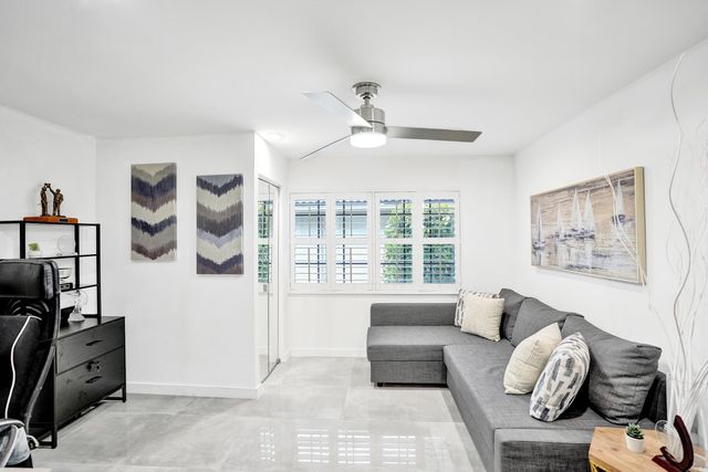 10875 Boca Woods Lane, Boca Raton, FL 33428