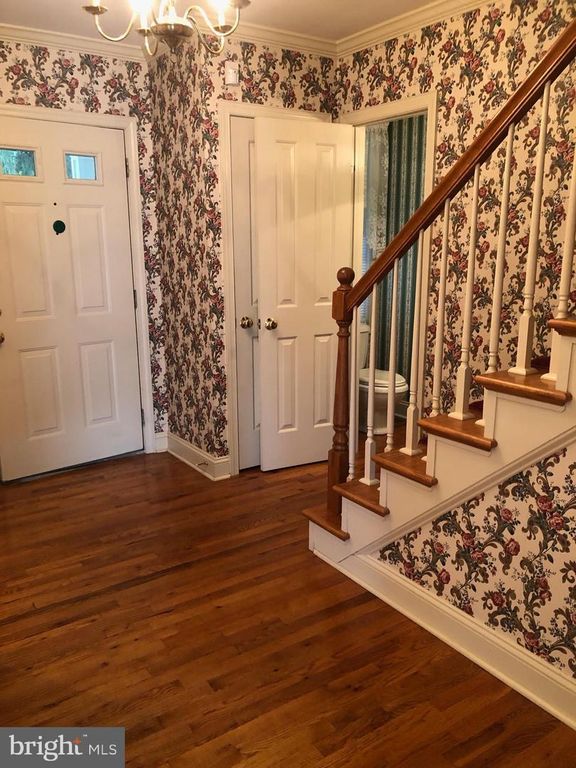 212 APPLE ST, Levittown, PA 19057