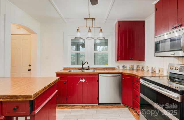 515 S Ashe Avenue, Newton, NC 28658