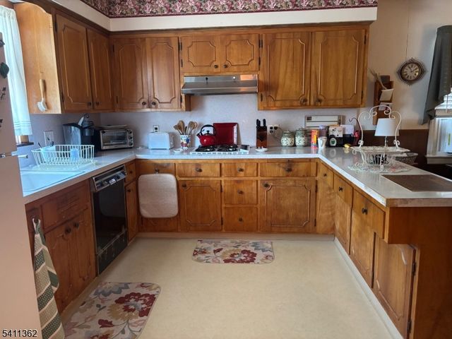 2 Park Dr North, West Orange Twp., NJ 07052