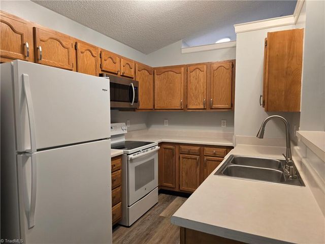 132 Rivertree Lane, Winston-salem, NC 27103