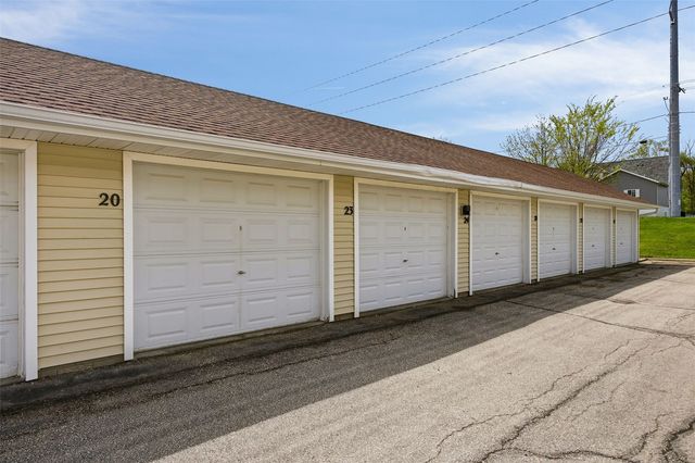 1920 Rockford Road SW 20, Cedar Rapids, IA 52404