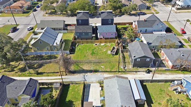1114 30th St, Galveston, TX 77550