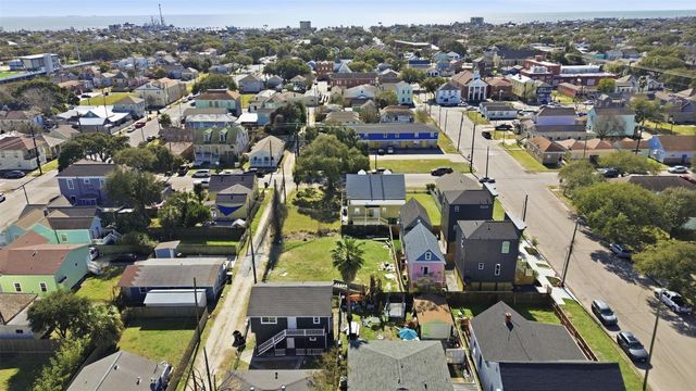 1114 30th St, Galveston, TX 77550