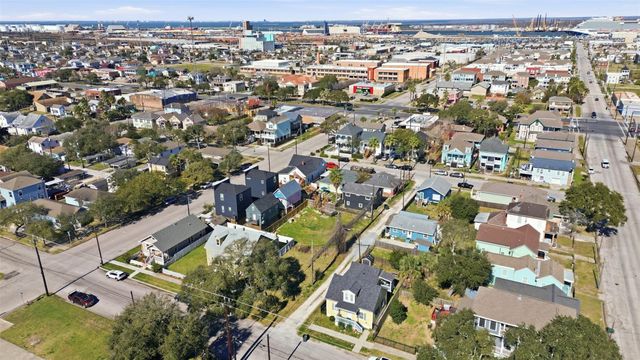 1114 30th St, Galveston, TX 77550