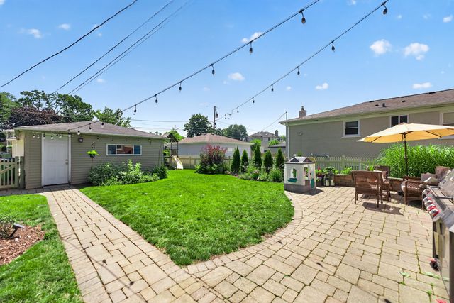 221 N Chester Avenue, Park Ridge, IL 60068