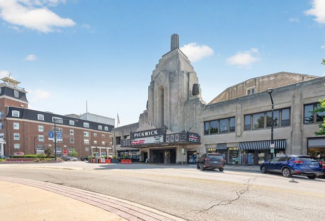 221 N Chester Avenue, Park Ridge, IL 60068