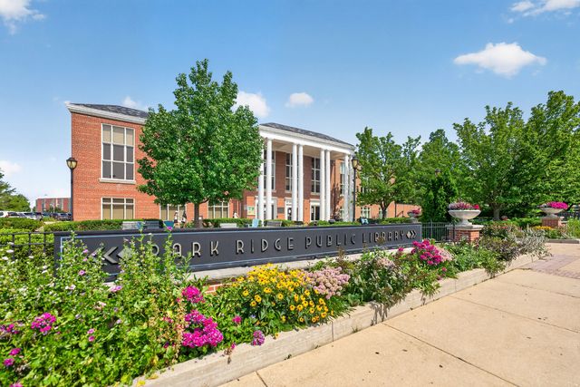 221 N Chester Avenue, Park Ridge, IL 60068