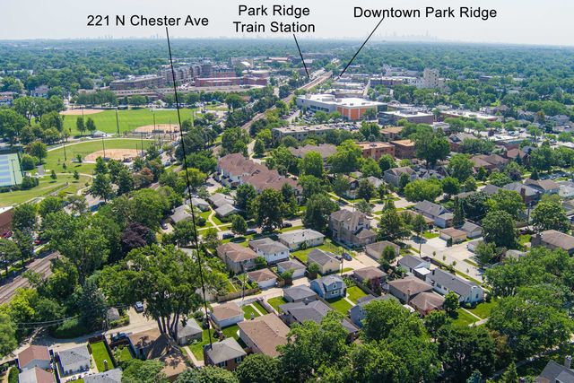 221 N Chester Avenue, Park Ridge, IL 60068