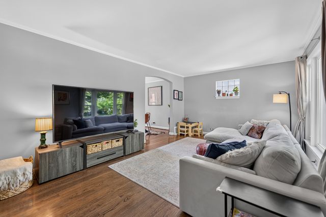 221 N Chester Avenue, Park Ridge, IL 60068