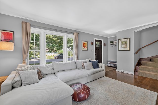 221 N Chester Avenue, Park Ridge, IL 60068
