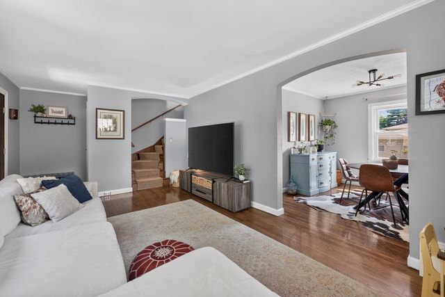 221 N Chester Avenue, Park Ridge, IL 60068