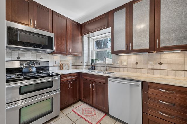 221 N Chester Avenue, Park Ridge, IL 60068