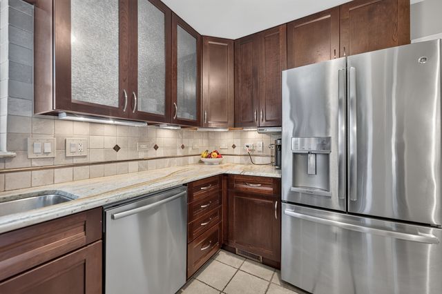 221 N Chester Avenue, Park Ridge, IL 60068