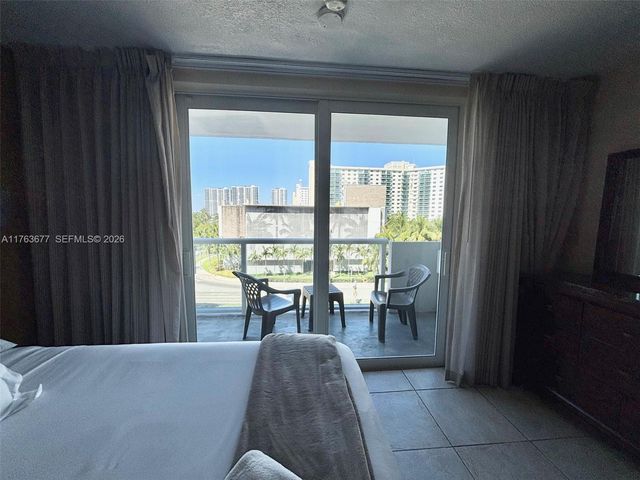 19201 Collins Avenue 338, Sunny Isles Beach, FL 33160