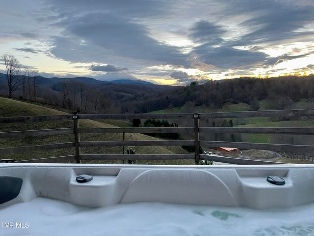 146 Bear Cage Road, Roan Mountain, TN 37687