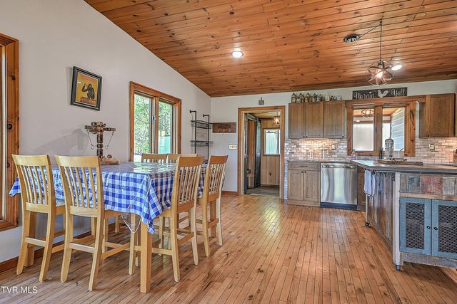 146 Bear Cage Road, Roan Mountain, TN 37687