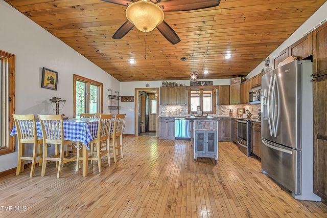 146 Bear Cage Road, Roan Mountain, TN 37687
