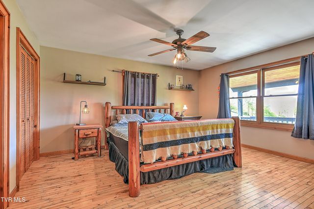 146 Bear Cage Road, Roan Mountain, TN 37687