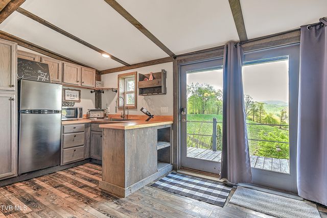 146 Bear Cage Road, Roan Mountain, TN 37687