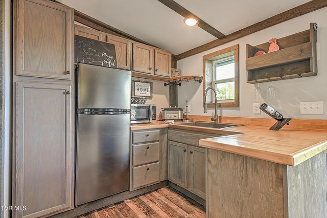 146 Bear Cage Road, Roan Mountain, TN 37687