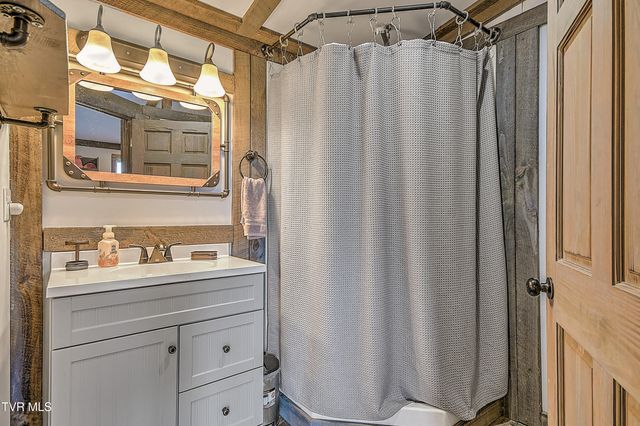 146 Bear Cage Road, Roan Mountain, TN 37687