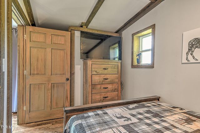 146 Bear Cage Road, Roan Mountain, TN 37687