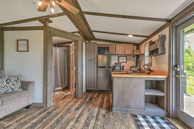 146 Bear Cage Road, Roan Mountain, TN 37687