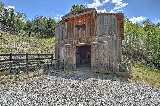 146 Bear Cage Road, Roan Mountain, TN 37687
