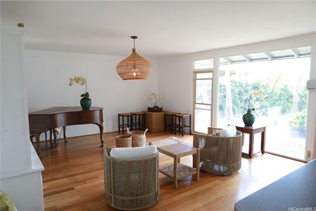 1587 Lehia Street, Honolulu, HI 96818