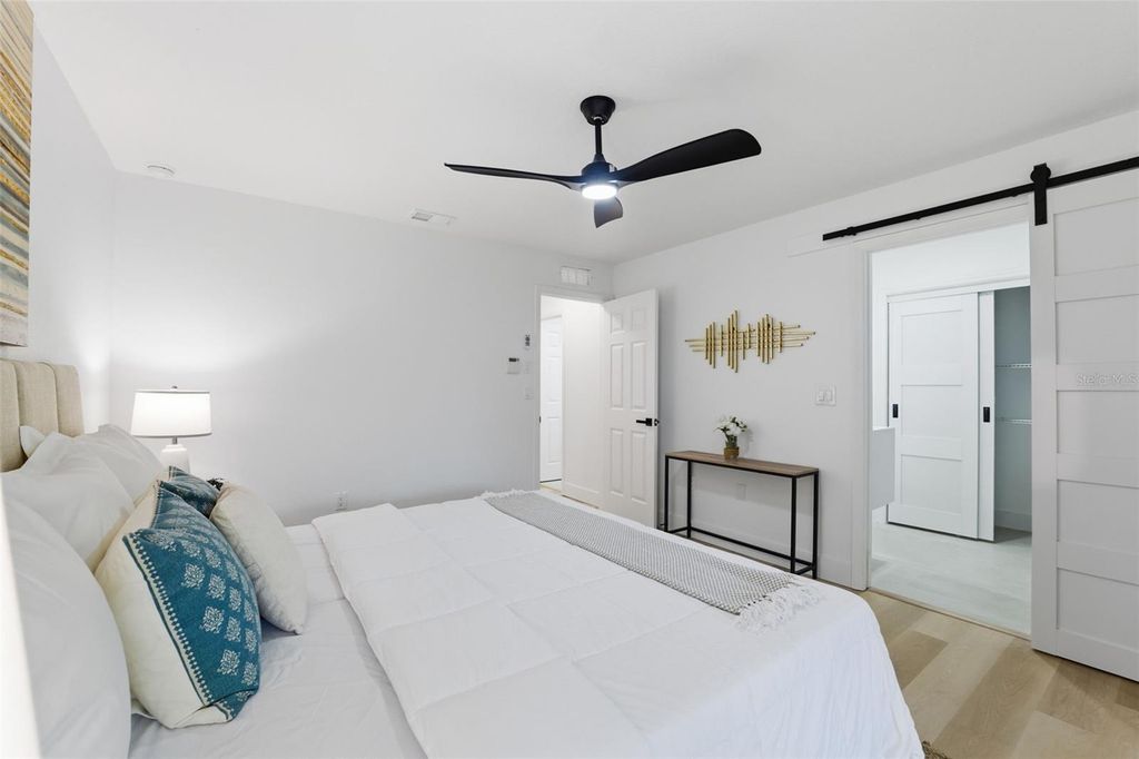 Image 20 of property listing at 4705 CYPRESS TREE DRIVE, Tampa, FL 33624