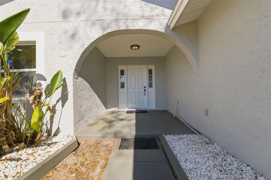 Image 3 of property listing at 4705 CYPRESS TREE DRIVE, Tampa, FL 33624