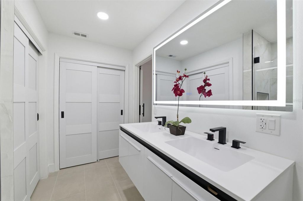 Image 23 of property listing at 4705 CYPRESS TREE DRIVE, Tampa, FL 33624