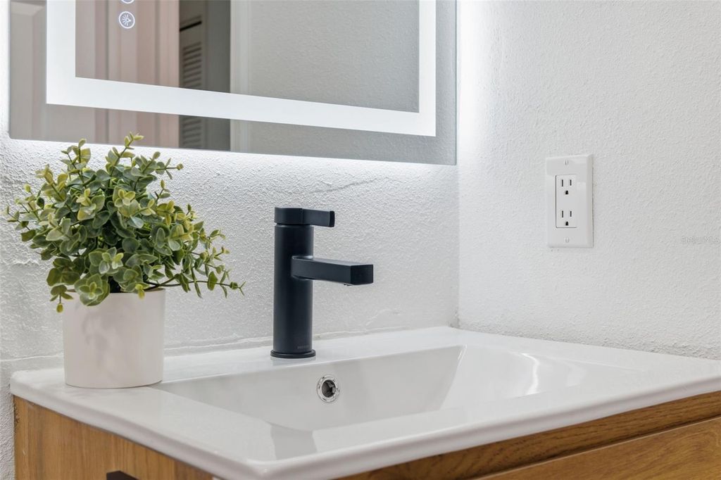 Image 26 of property listing at 4705 CYPRESS TREE DRIVE, Tampa, FL 33624