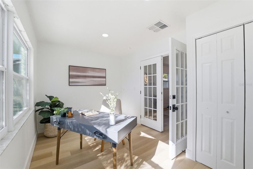 Image 28 of property listing at 4705 CYPRESS TREE DRIVE, Tampa, FL 33624