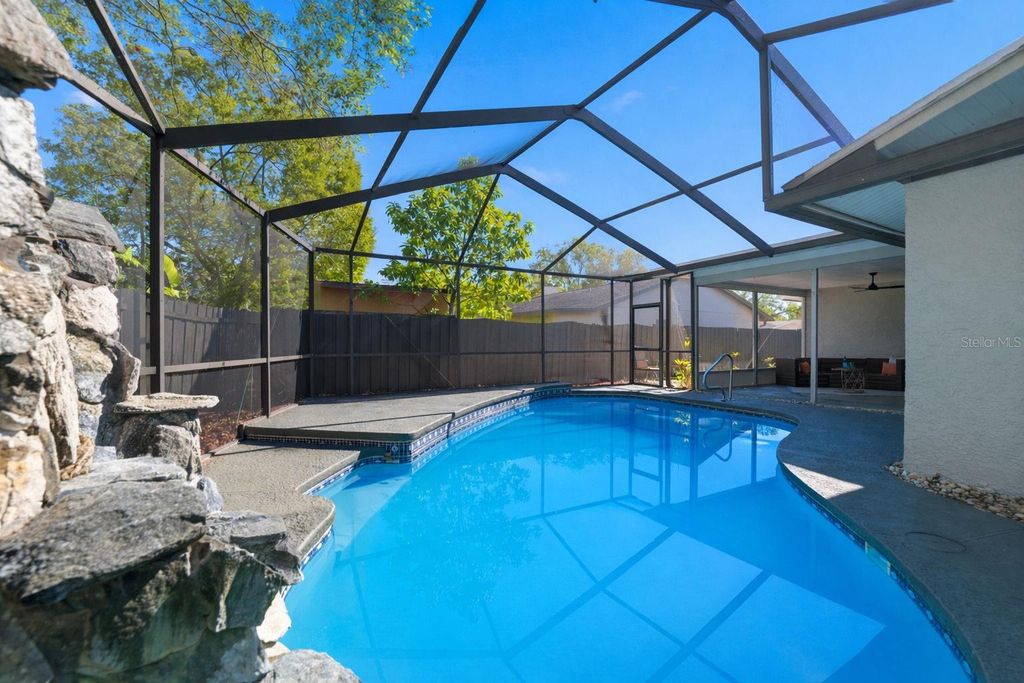 Image 31 of property listing at 4705 CYPRESS TREE DRIVE, Tampa, FL 33624