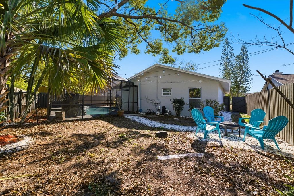 Image 33 of property listing at 4705 CYPRESS TREE DRIVE, Tampa, FL 33624